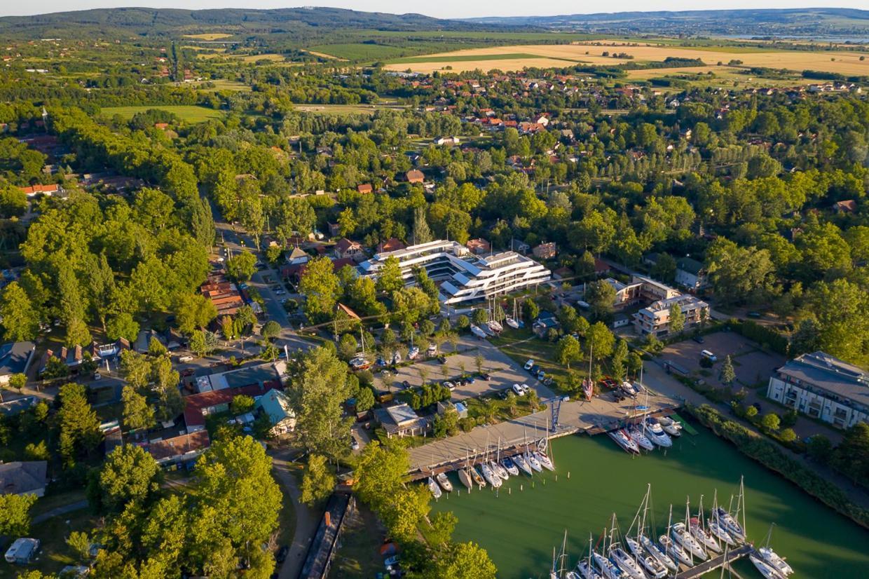 Marina Apartman Hotel Balatonszárszó Exterior foto