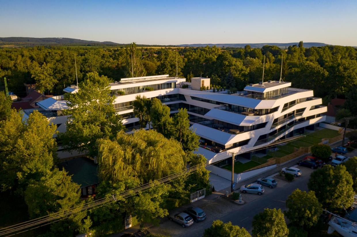 Marina Apartman Hotel Balatonszárszó Exterior foto