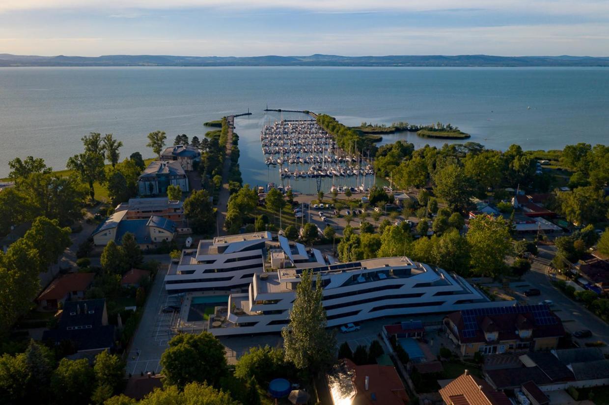 Marina Apartman Hotel Balatonszárszó Exterior foto