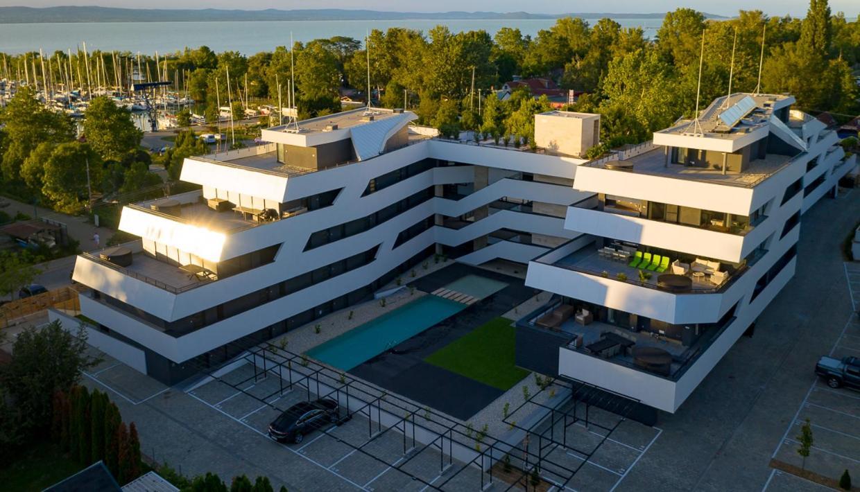 Marina Apartman Hotel Balatonszárszó Exterior foto